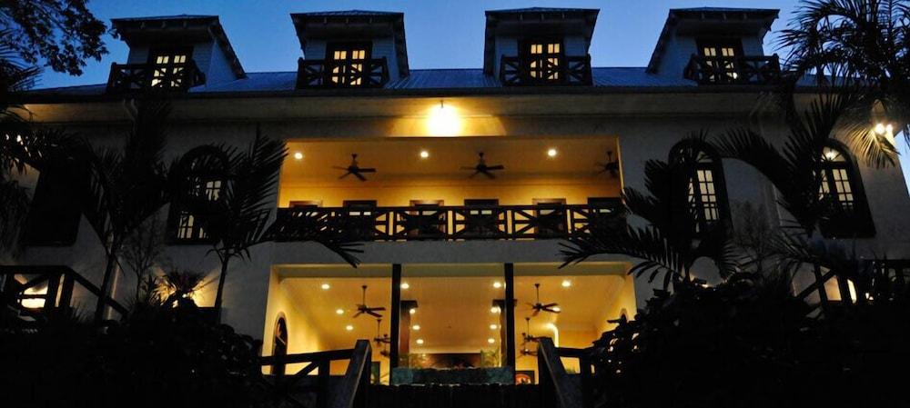 Mahogany Hall ซานอิกนาซิโอ ภายนอก รูปภาพ