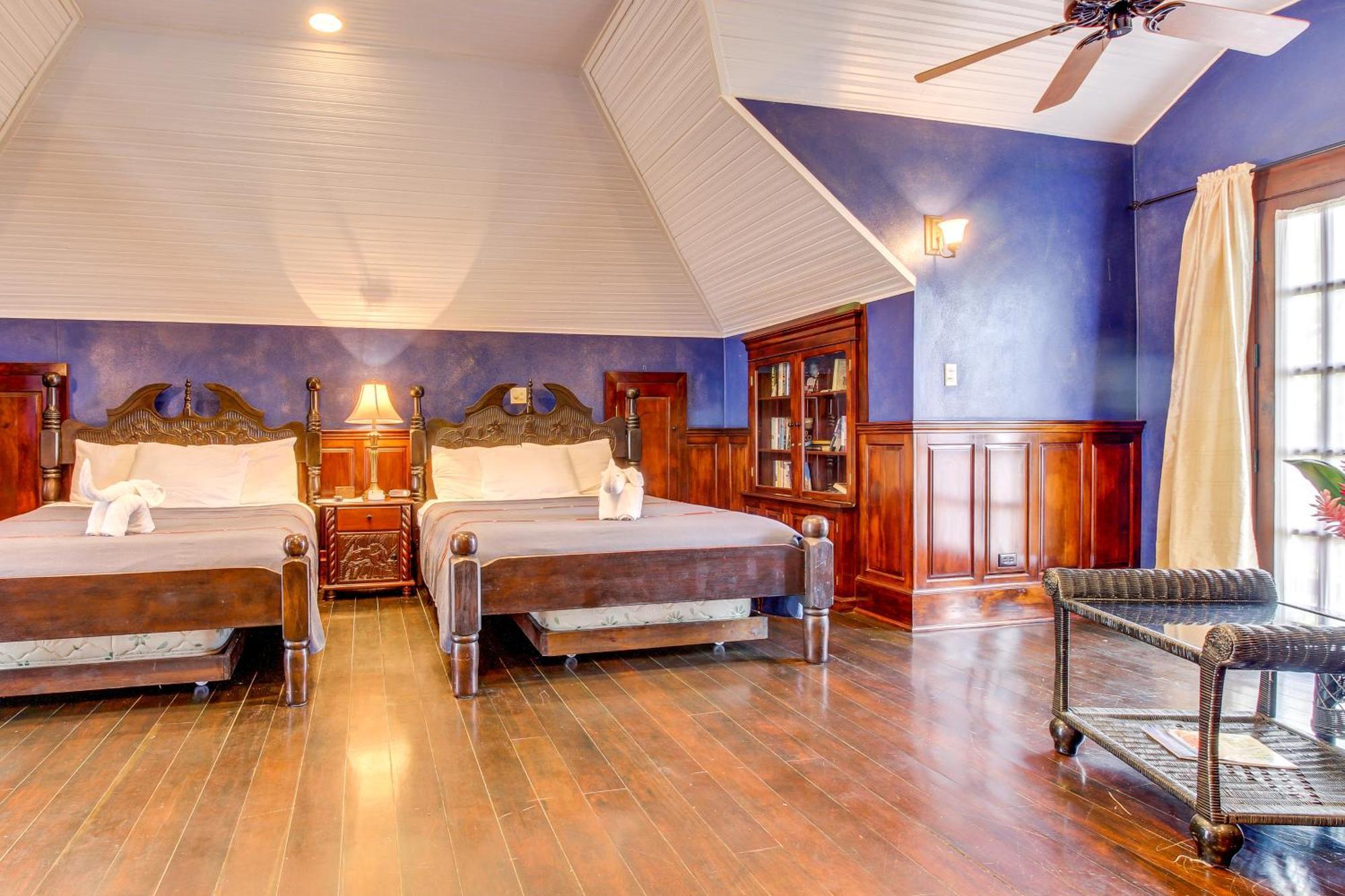 Mahogany Hall ซานอิกนาซิโอ ภายนอก รูปภาพ